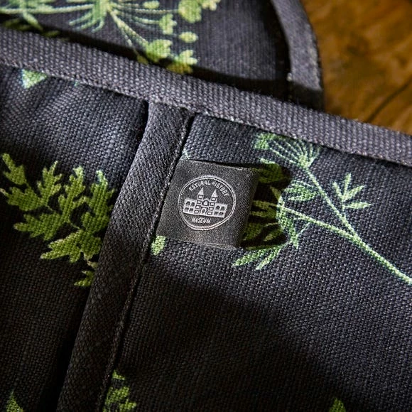 Budget 🔔 Natural History Museum Marsh Botanical Print Double Oven Gloves 👏 6 Budget 🔔 Natural History Museum Marsh Botanical Print Double Oven Gloves 👏 - Image 4